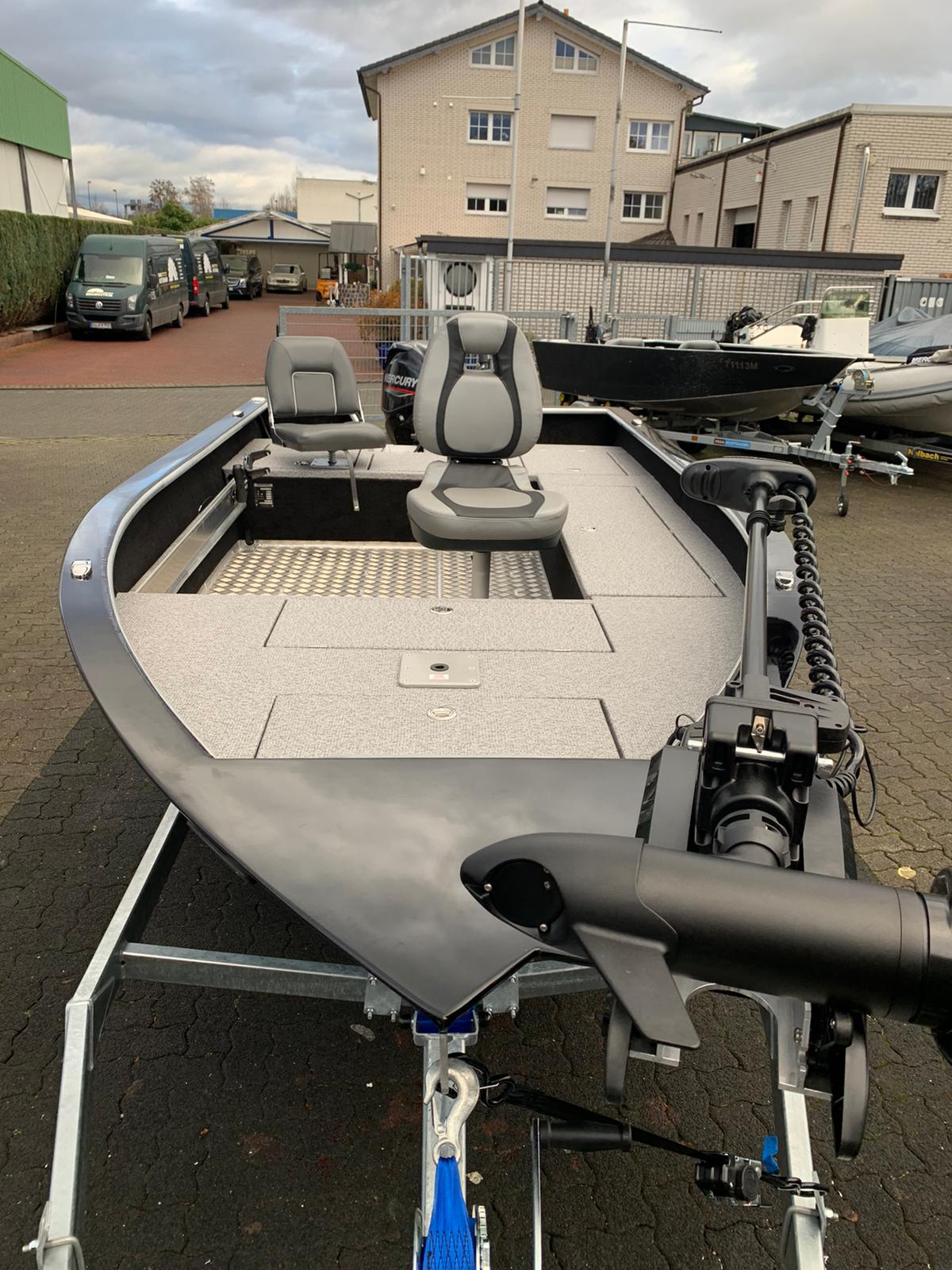 PikeHunter 440 Casting (6)